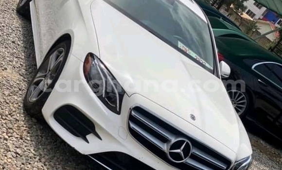 Ra Àlòkù Mercedes-Benz E-Classe funfun Ọkọ̀ in Accra ni Greater Accra