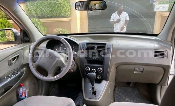 Ra Àlòkù Hyundai Tucson funfun Ọkọ̀ in Accra ni Greater Accra Ra Àlòkù Hyundai Tucson funfun Ọkọ̀ in Accra ni Greater Accra