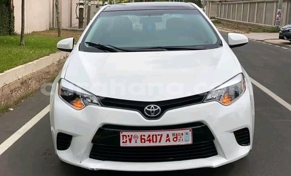 Ra Àlòkù Toyota Corolla funfun Ọkọ̀ in Accra ni Greater Accra