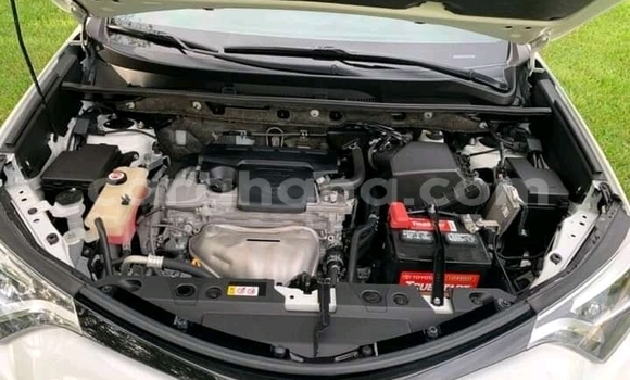 Buy Used Toyota RAV4 White Car in Accra in Greater Accra Buy Used Toyota RAV4 White Car in Accra in Greater Accra