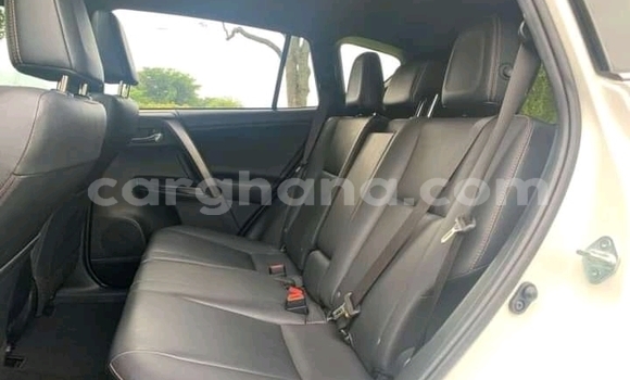 Buy Used Toyota RAV4 White Car in Accra in Greater Accra Buy Used Toyota RAV4 White Car in Accra in Greater Accra