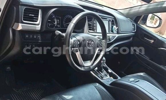 Buy Used Toyota Highlander White Car in Accra in Greater Accra Buy Used Toyota Highlander White Car in Accra in Greater Accra