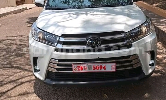 Buy Used Toyota Highlander White Car in Accra in Greater Accra Buy Used Toyota Highlander White Car in Accra in Greater Accra