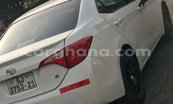 Ra Àlòkù Toyota Corolla funfun Ọkọ̀ in Accra ni Greater Accra Ra Àlòkù Toyota Corolla funfun Ọkọ̀ in Accra ni Greater Accra