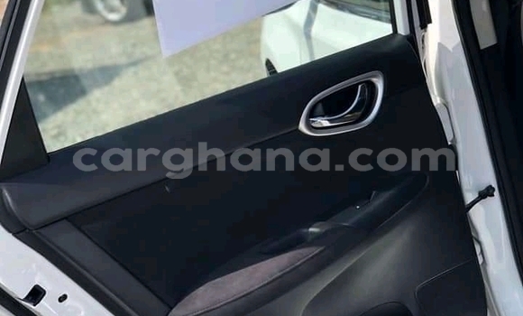 Ra Àlòkù Nissan Sentra funfun Ọkọ̀ in Accra ni Greater Accra Ra Àlòkù Nissan Sentra funfun Ọkọ̀ in Accra ni Greater Accra