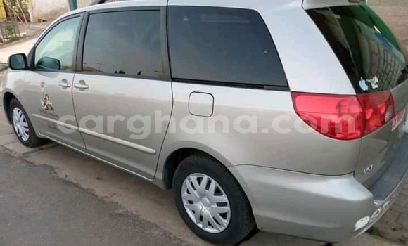 Ra Àlòkù Toyota Sienna Miiran Ọkọ̀ in Accra ni Greater Accra