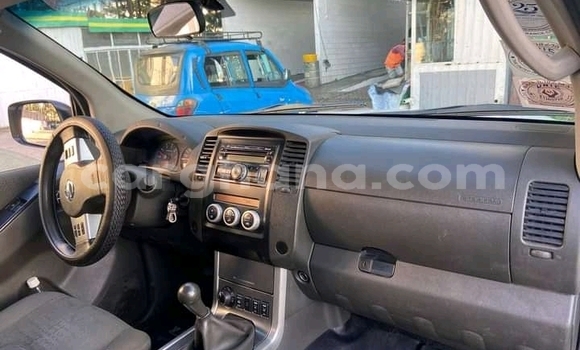 Ra Àlòkù Nissan Navara funfun Ọkọ̀ in Accra ni Greater Accra Ra Àlòkù Nissan Navara funfun Ọkọ̀ in Accra ni Greater Accra