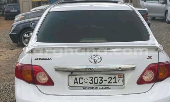 Ra Àlòkù Toyota Corolla funfun Ọkọ̀ in Accra ni Greater Accra Ra Àlòkù Toyota Corolla funfun Ọkọ̀ in Accra ni Greater Accra