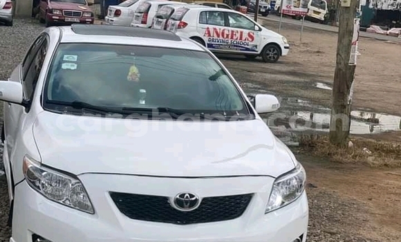 Ra Àlòkù Toyota Corolla funfun Ọkọ̀ in Accra ni Greater Accra Ra Àlòkù Toyota Corolla funfun Ọkọ̀ in Accra ni Greater Accra