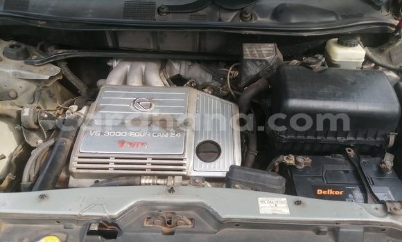 Ra Àlòkù Lexus RX 300 Silver Ọkọ̀ in Accra ni Greater Accra