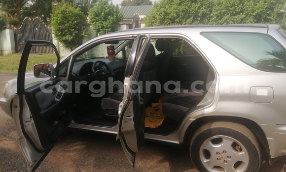 Ra Àlòkù Lexus RX 300 Silver Ọkọ̀ in Accra ni Greater Accra Ra Àlòkù Lexus RX 300 Silver Ọkọ̀ in Accra ni Greater Accra