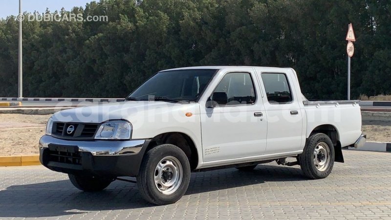 Big with watermark nissan pickup ashanti import dubai 39001