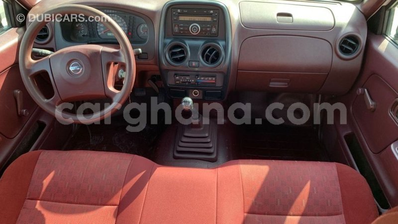 Big with watermark nissan pickup ashanti import dubai 39001