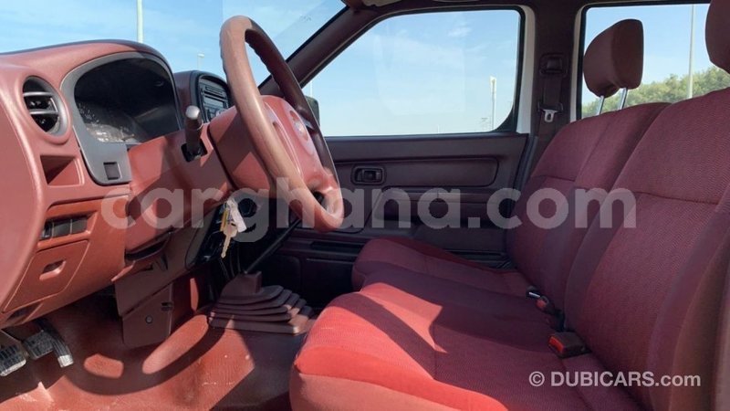 Big with watermark nissan pickup ashanti import dubai 39001