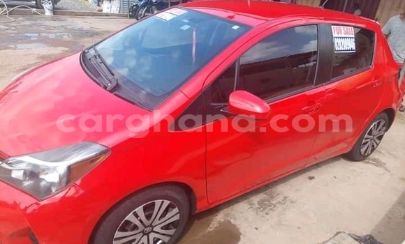 Sayi Na hannu Toyota Yaris Red Mota in Accra a Greater Accra