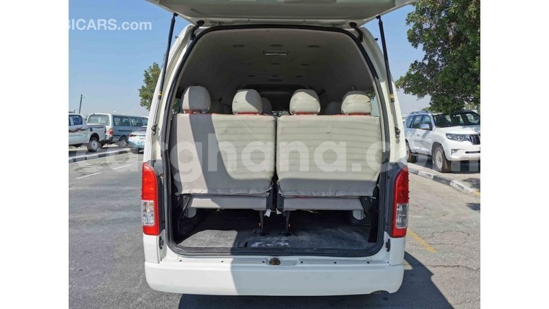 Big with watermark toyota hiace ashanti import dubai 39033