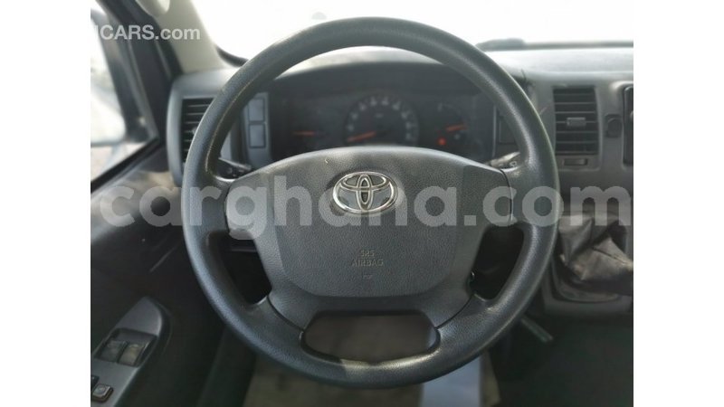 Big with watermark toyota hiace ashanti import dubai 39056