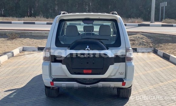 Sayi Imported Mitsubishi Pajero White Mota in Import - Dubai a Ashanti Sayi Imported Mitsubishi Pajero White Mota in Import - Dubai a Ashanti