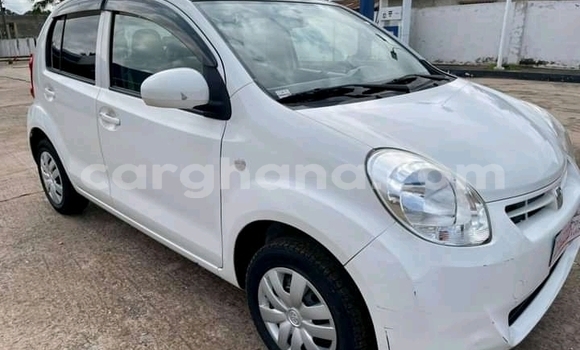 Sayi Na hannu Toyota Passo White Mota in Accra a Greater Accra