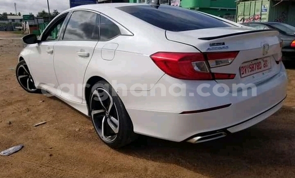 Ra Àlòkù Honda Accord funfun Ọkọ̀ in Accra ni Greater Accra Ra Àlòkù Honda Accord funfun Ọkọ̀ in Accra ni Greater Accra