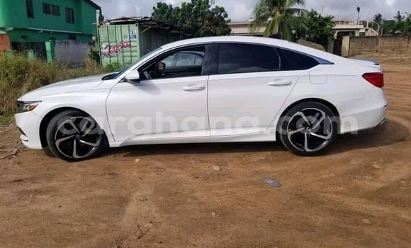 Ra Àlòkù Honda Accord funfun Ọkọ̀ in Accra ni Greater Accra Ra Àlòkù Honda Accord funfun Ọkọ̀ in Accra ni Greater Accra