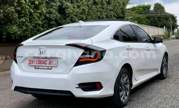 Ra Àlòkù Honda Civic Type R funfun Ọkọ̀ in Accra ni Greater Accra Ra Àlòkù Honda Civic Type R funfun Ọkọ̀ in Accra ni Greater Accra