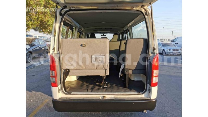 Big with watermark toyota hiace ashanti import dubai 39156