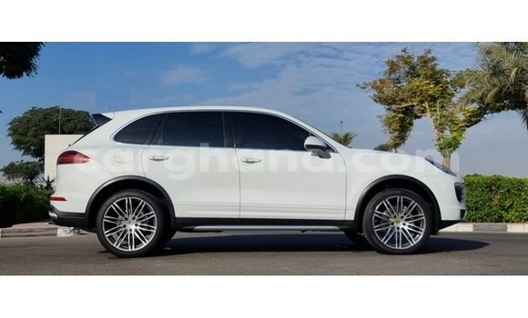 Sayi Imported Porsche Cayenne White Mota in Import - Dubai a Ashanti Sayi Imported Porsche Cayenne White Mota in Import - Dubai a Ashanti