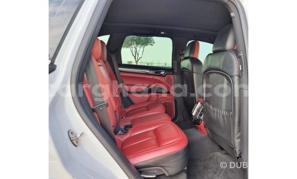 Sayi Imported Porsche Cayenne White Mota in Import - Dubai a Ashanti Sayi Imported Porsche Cayenne White Mota in Import - Dubai a Ashanti