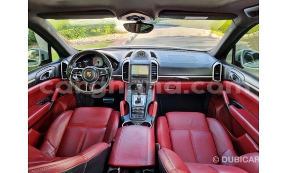 Sayi Imported Porsche Cayenne White Mota in Import - Dubai a Ashanti Sayi Imported Porsche Cayenne White Mota in Import - Dubai a Ashanti