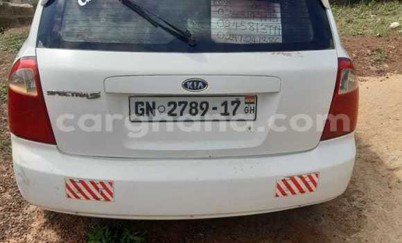 Ra Àlòkù Kia Spectra funfun Ọkọ̀ in Elmina ni Aarin Ra Àlòkù Kia Spectra funfun Ọkọ̀ in Elmina ni Aarin