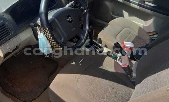 Ra Àlòkù Kia Spectra funfun Ọkọ̀ in Elmina ni Aarin Ra Àlòkù Kia Spectra funfun Ọkọ̀ in Elmina ni Aarin