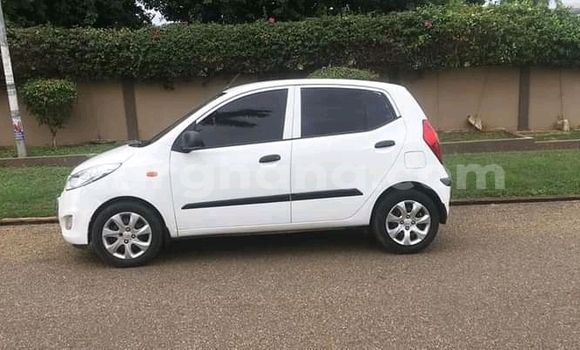 Buy Used Hyundai Elantra White Car in Berekum in Brong-Ahafo