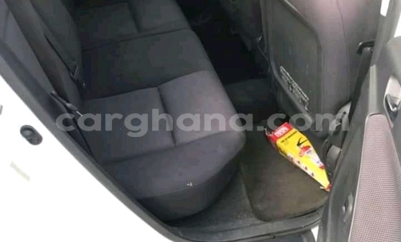 Ra Àlòkù Toyota Matrix funfun Ọkọ̀ in Accra ni Greater Accra Ra Àlòkù Toyota Matrix funfun Ọkọ̀ in Accra ni Greater Accra