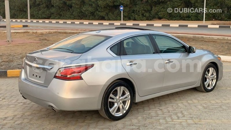 Big with watermark nissan altima ashanti import dubai 39303