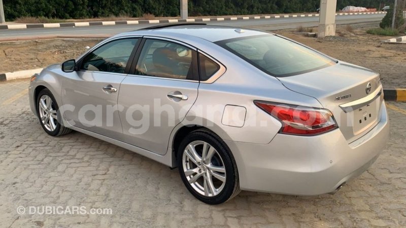 Big with watermark nissan altima ashanti import dubai 39303