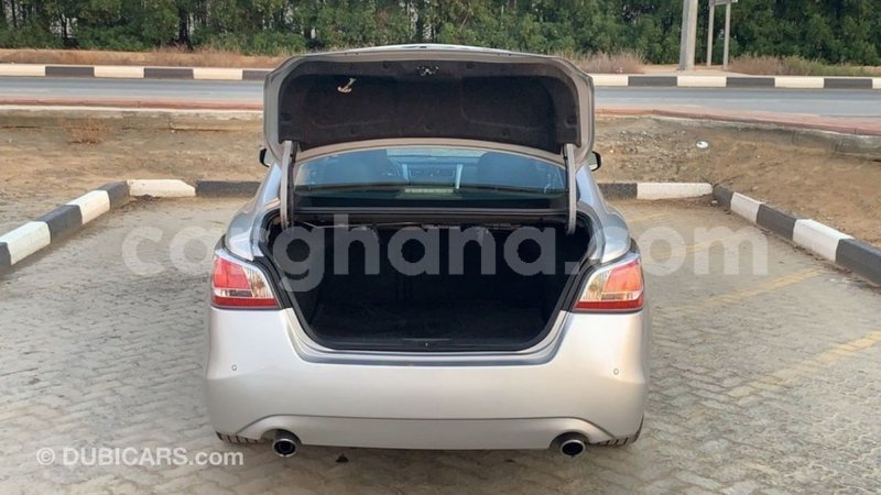 Big with watermark nissan altima ashanti import dubai 39303