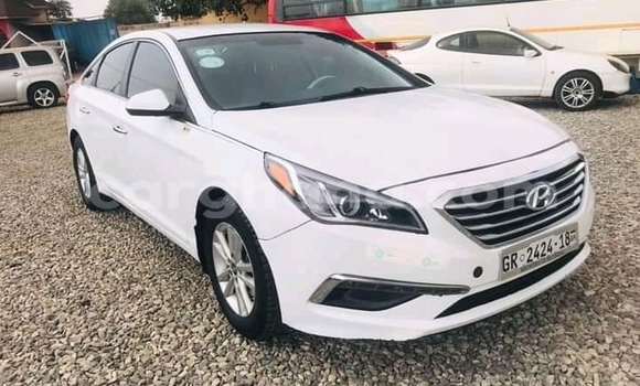 Ra Àlòkù Hyundai Sonata funfun Ọkọ̀ in Accra ni Greater Accra
