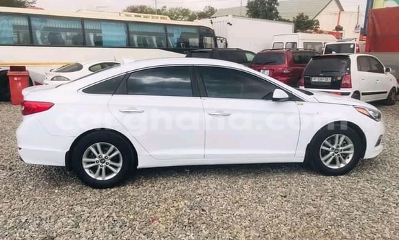 Ra Àlòkù Hyundai Sonata funfun Ọkọ̀ in Accra ni Greater Accra Ra Àlòkù Hyundai Sonata funfun Ọkọ̀ in Accra ni Greater Accra