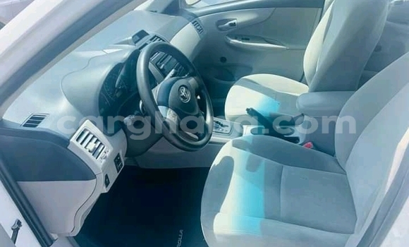 Ra Àlòkù Toyota Corolla funfun Ọkọ̀ in Accra ni Greater Accra Ra Àlòkù Toyota Corolla funfun Ọkọ̀ in Accra ni Greater Accra