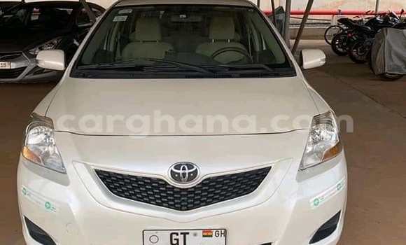 Ra Àlòkù Toyota Belta funfun Ọkọ̀ in Accra ni Greater Accra Ra Àlòkù Toyota Belta funfun Ọkọ̀ in Accra ni Greater Accra