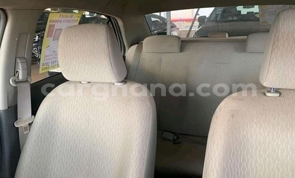 Ra Àlòkù Toyota Belta funfun Ọkọ̀ in Accra ni Greater Accra Ra Àlòkù Toyota Belta funfun Ọkọ̀ in Accra ni Greater Accra