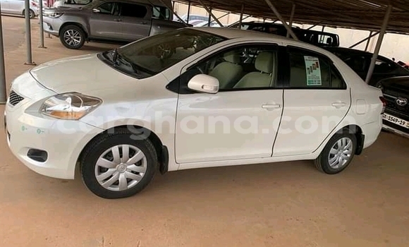 Ra Àlòkù Toyota Belta funfun Ọkọ̀ in Accra ni Greater Accra Ra Àlòkù Toyota Belta funfun Ọkọ̀ in Accra ni Greater Accra