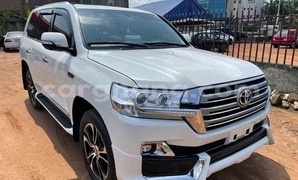 Sayi Na hannu Toyota Land Cruiser White Mota in Accra a Greater Accra