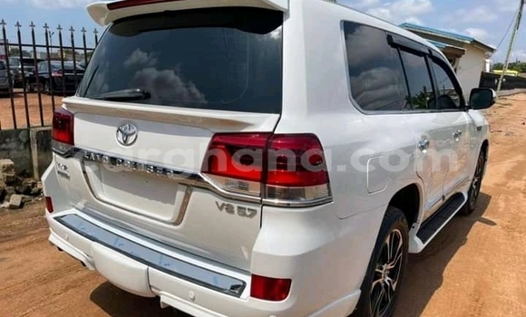 Sayi Na hannu Toyota Land Cruiser White Mota in Accra a Greater Accra Sayi Na hannu Toyota Land Cruiser White Mota in Accra a Greater Accra