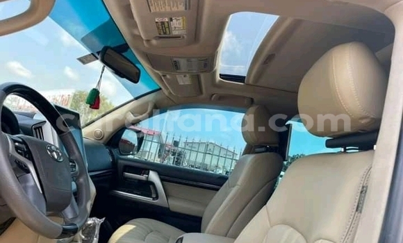 Sayi Na hannu Toyota Land Cruiser White Mota in Accra a Greater Accra Sayi Na hannu Toyota Land Cruiser White Mota in Accra a Greater Accra