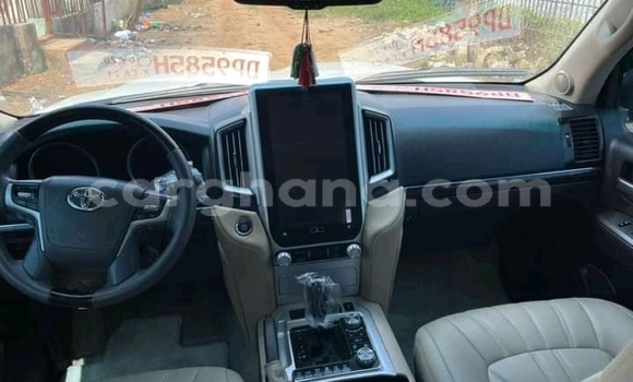Sayi Na hannu Toyota Land Cruiser White Mota in Accra a Greater Accra Sayi Na hannu Toyota Land Cruiser White Mota in Accra a Greater Accra