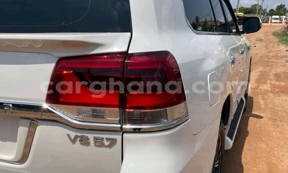 Sayi Na hannu Toyota Land Cruiser White Mota in Accra a Greater Accra Sayi Na hannu Toyota Land Cruiser White Mota in Accra a Greater Accra