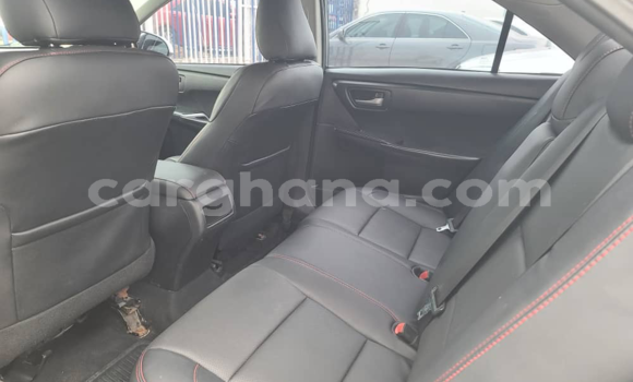 Sayi Na hannu Toyota Camry White Mota in Tema a Greater Accra Sayi Na hannu Toyota Camry White Mota in Tema a Greater Accra