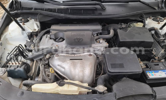 Sayi Na hannu Toyota Camry White Mota in Tema a Greater Accra Sayi Na hannu Toyota Camry White Mota in Tema a Greater Accra